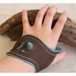  Felt Cuff Peace - Brown an..